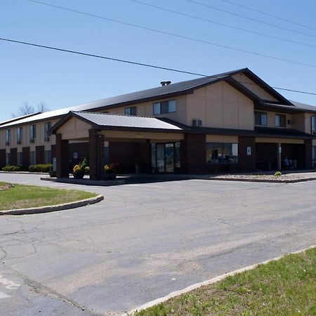 Amerivu Inn And Suites Shawano Wi Ngoại thất bức ảnh