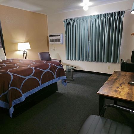 Amerivu Inn And Suites Shawano Wi Ngoại thất bức ảnh