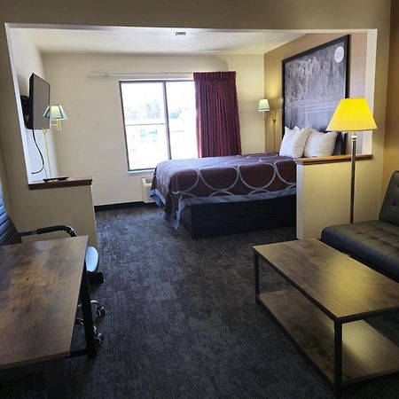 Amerivu Inn And Suites Shawano Wi Ngoại thất bức ảnh