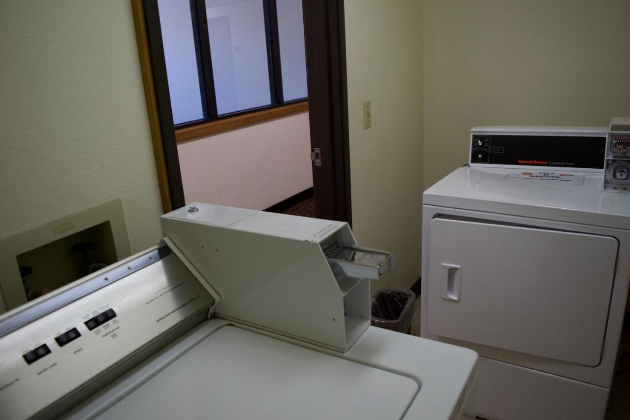 Amerivu Inn And Suites Shawano Wi Ngoại thất bức ảnh