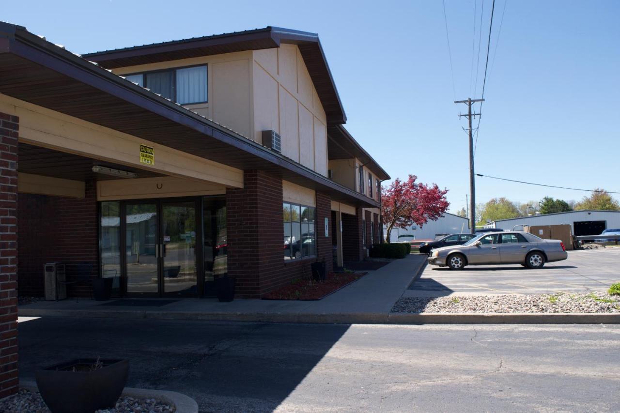 Amerivu Inn And Suites Shawano Wi Ngoại thất bức ảnh