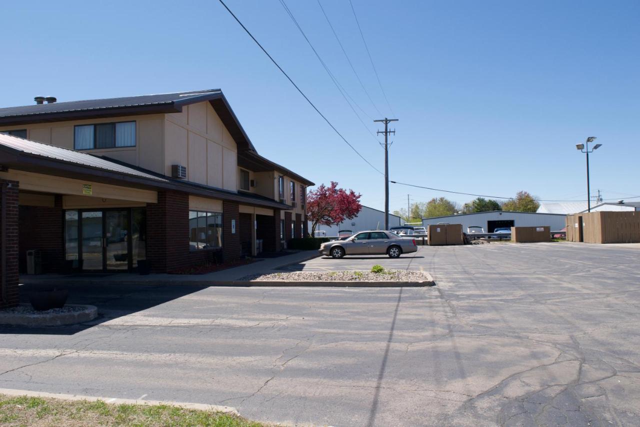 Amerivu Inn And Suites Shawano Wi Ngoại thất bức ảnh