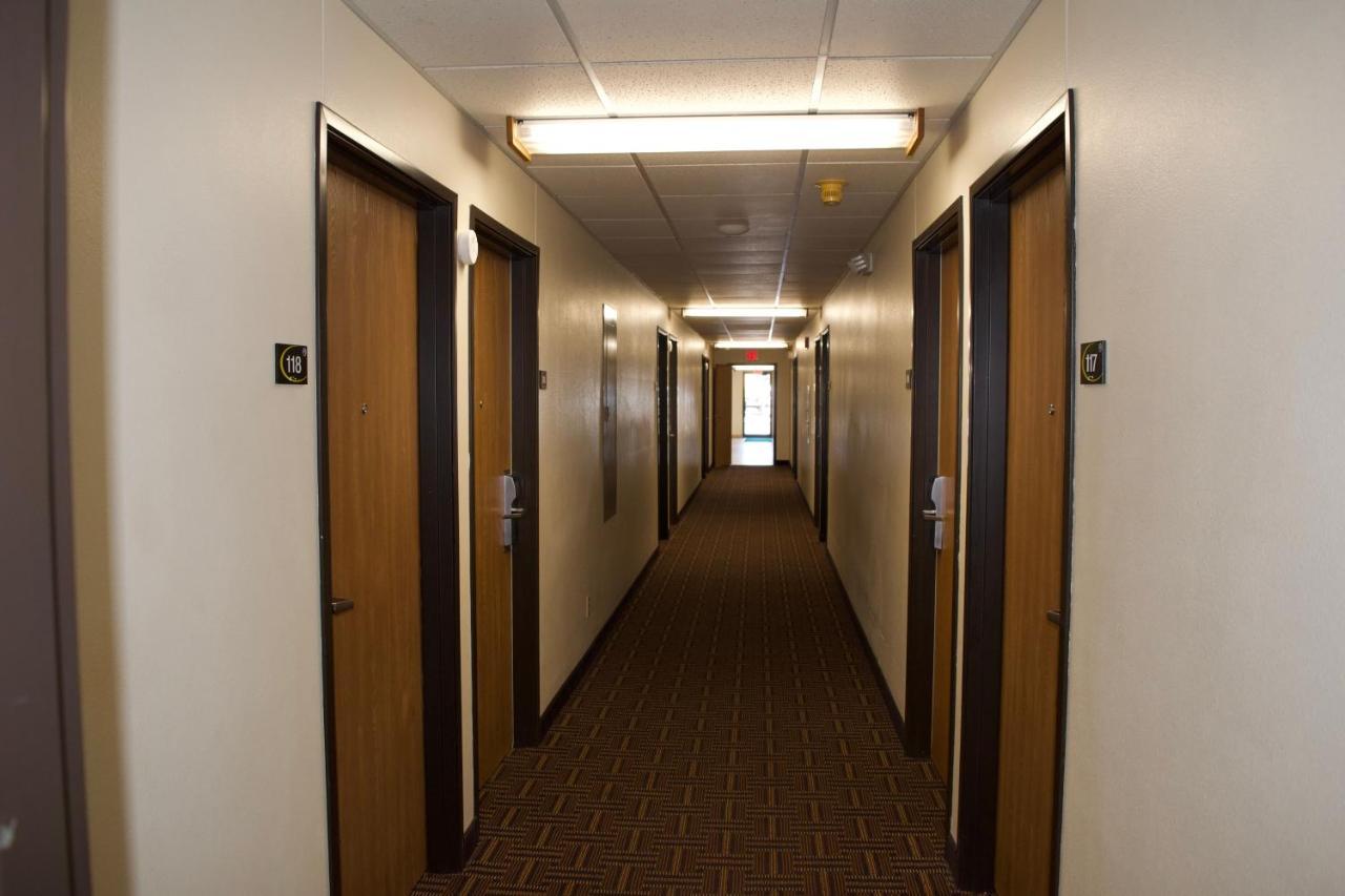 Amerivu Inn And Suites Shawano Wi Ngoại thất bức ảnh