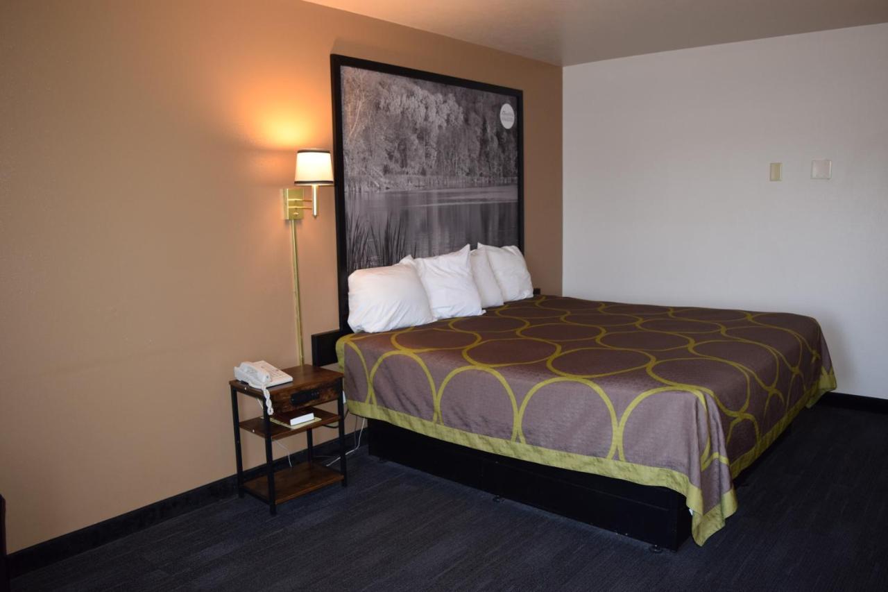 Amerivu Inn And Suites Shawano Wi Ngoại thất bức ảnh
