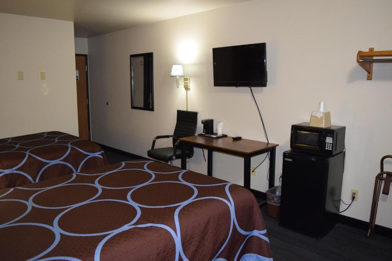 Amerivu Inn And Suites Shawano Wi Ngoại thất bức ảnh