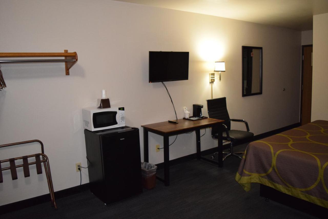 Amerivu Inn And Suites Shawano Wi Ngoại thất bức ảnh