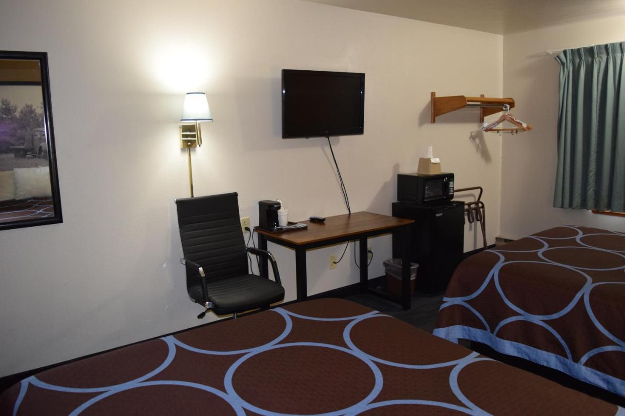 Amerivu Inn And Suites Shawano Wi Ngoại thất bức ảnh