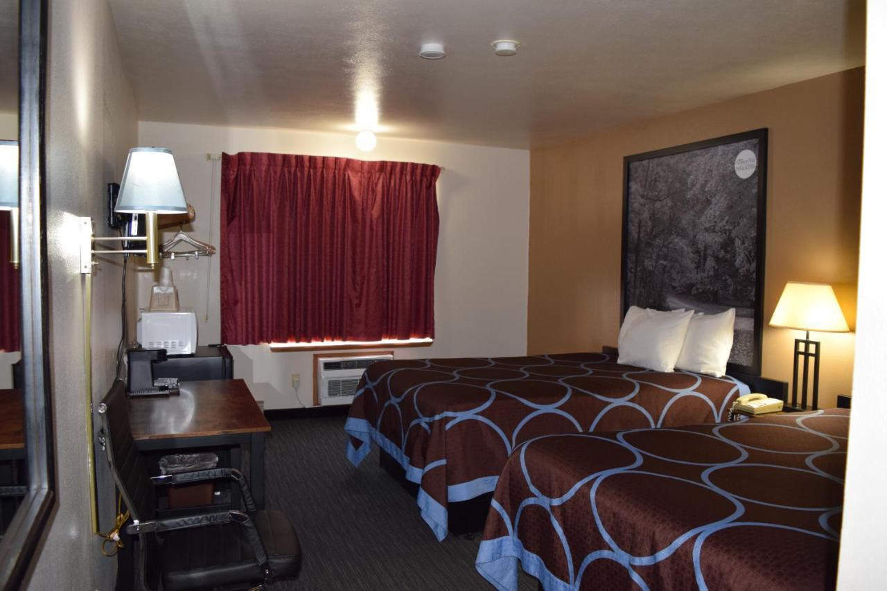 Amerivu Inn And Suites Shawano Wi Ngoại thất bức ảnh