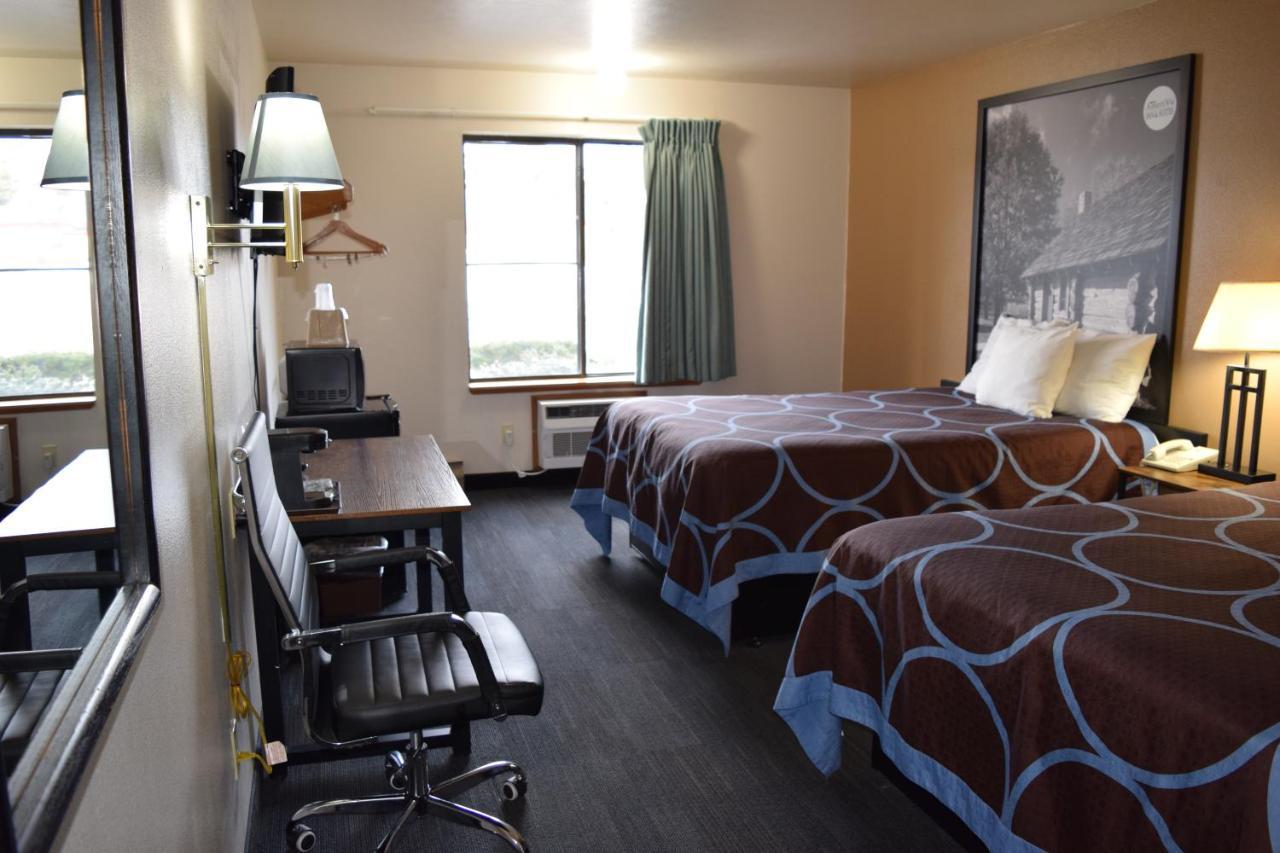 Amerivu Inn And Suites Shawano Wi Ngoại thất bức ảnh