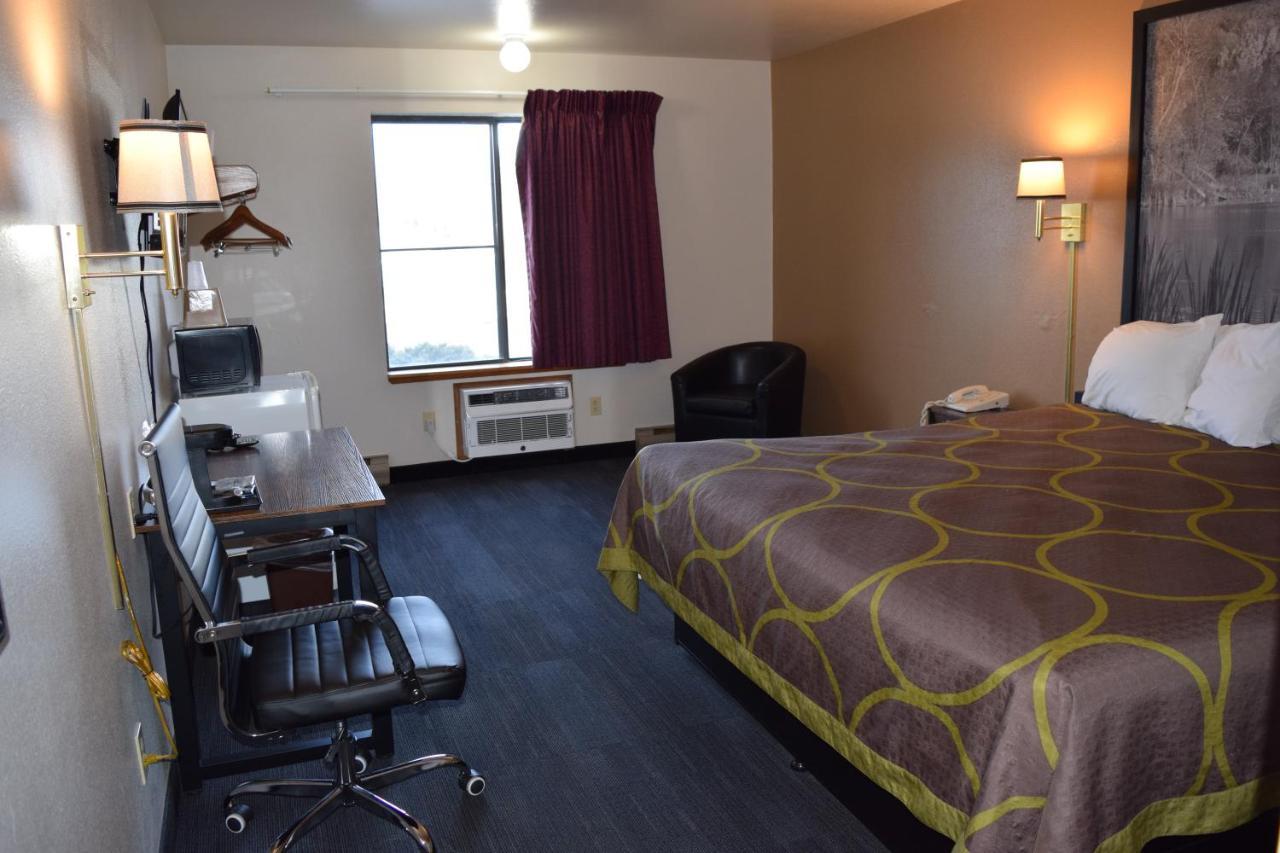 Amerivu Inn And Suites Shawano Wi Ngoại thất bức ảnh