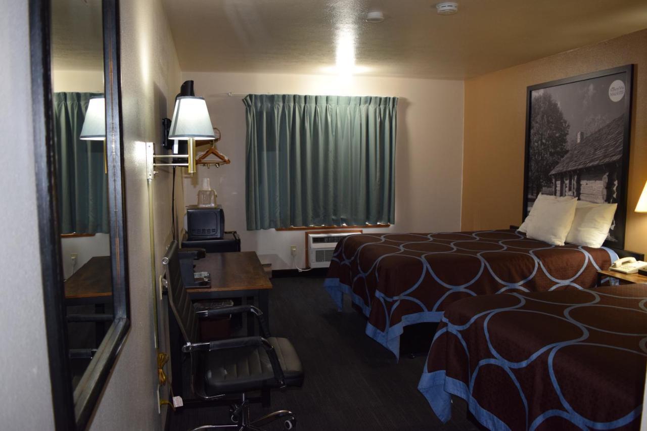 Amerivu Inn And Suites Shawano Wi Ngoại thất bức ảnh
