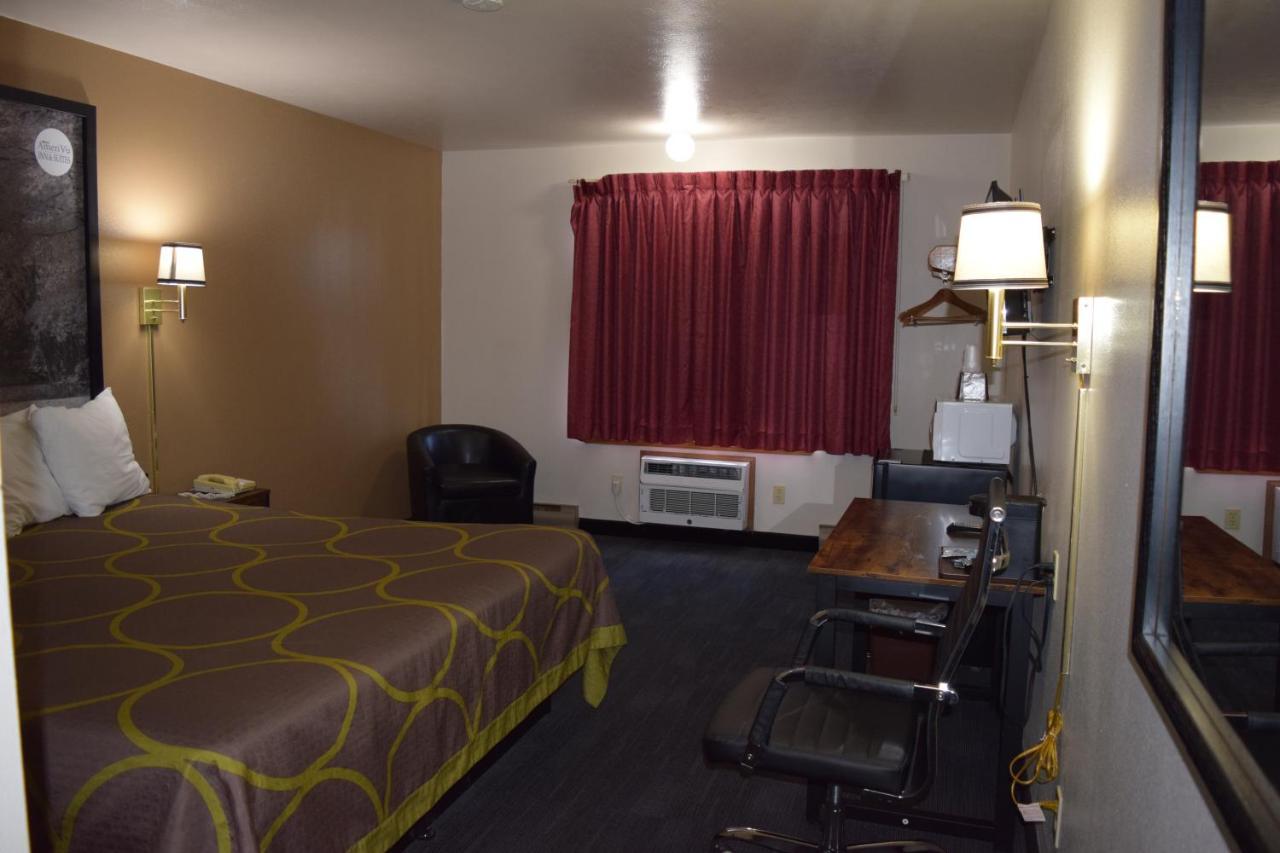 Amerivu Inn And Suites Shawano Wi Ngoại thất bức ảnh