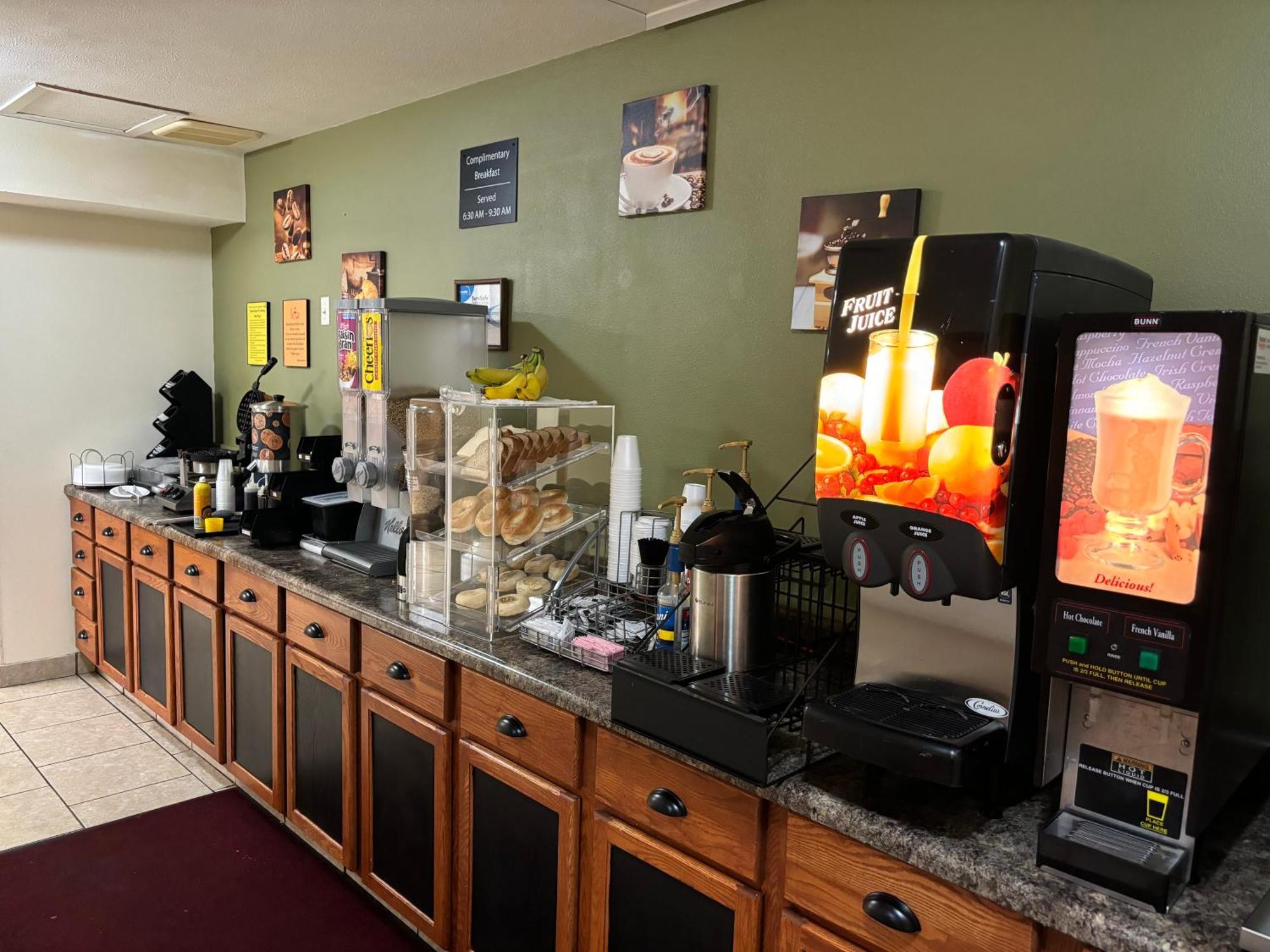 Amerivu Inn And Suites Shawano Wi Ngoại thất bức ảnh