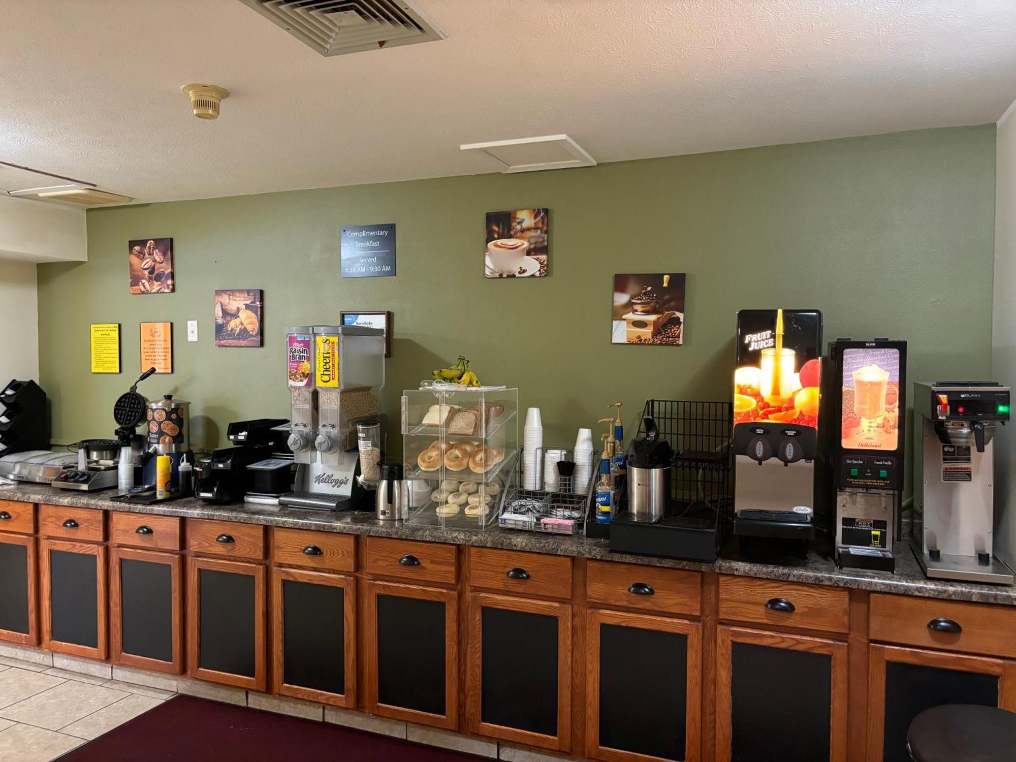 Amerivu Inn And Suites Shawano Wi Ngoại thất bức ảnh