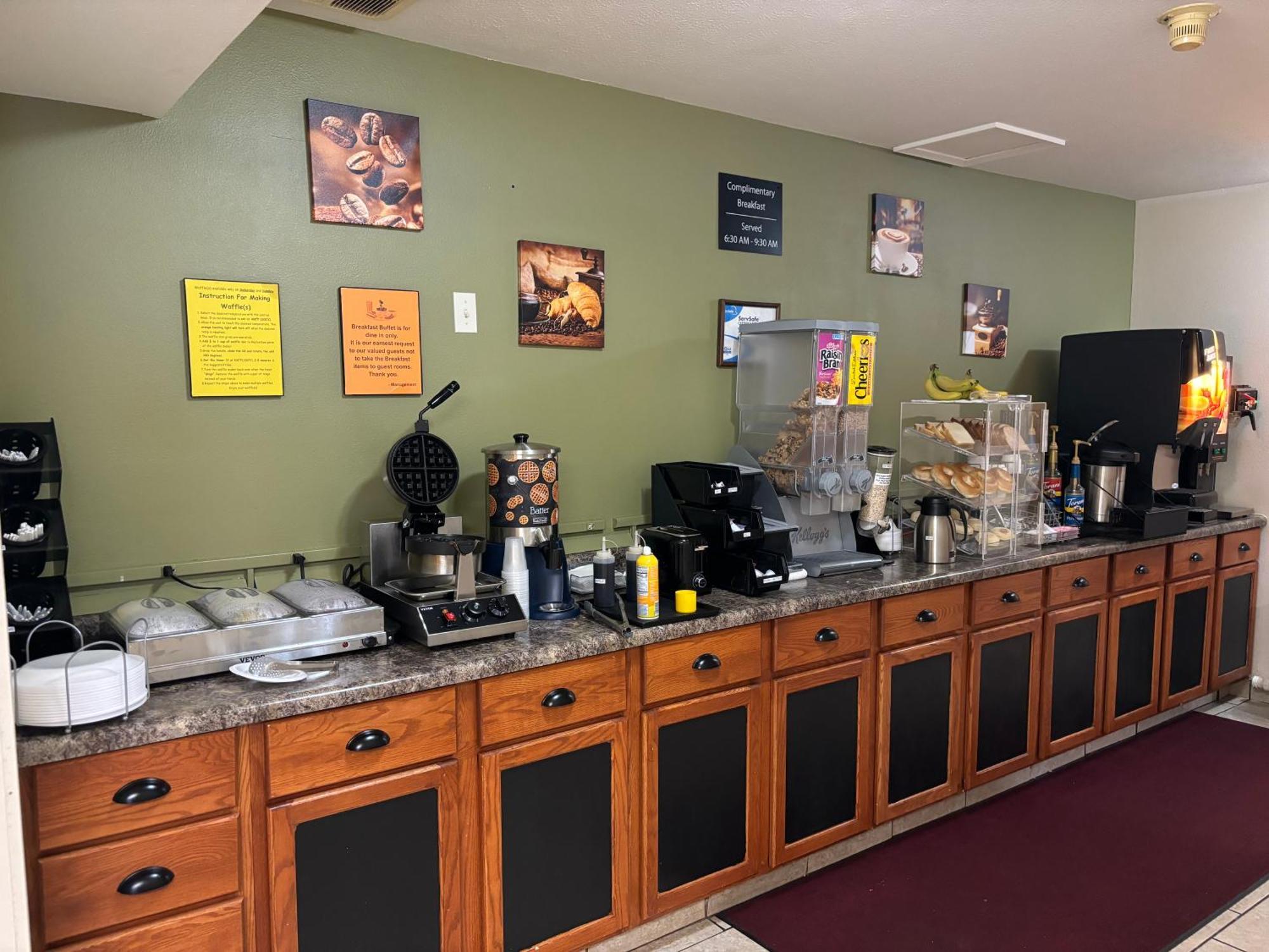 Amerivu Inn And Suites Shawano Wi Ngoại thất bức ảnh